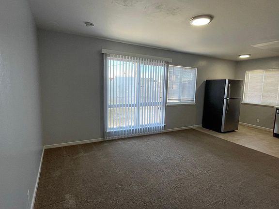 5th image of 650 E 17th St APT 25