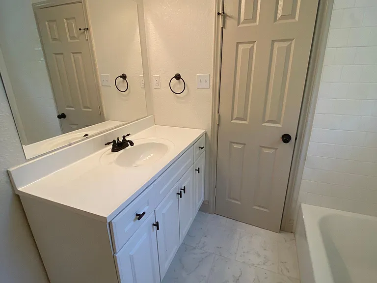 2512 Burton Ave — Photo 19