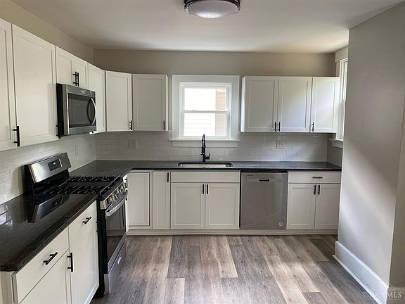 2nd image of 1824 Emerson Ave