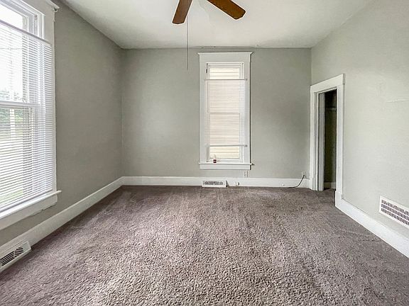 5th image of 824 W Beechwood Ave