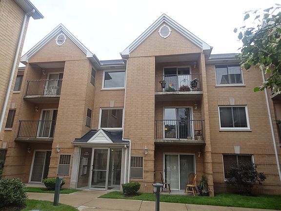 2nd image of 8700 W Evelyn Ln APT 305