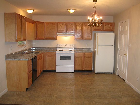 5th image of 2748 Gaston Ave