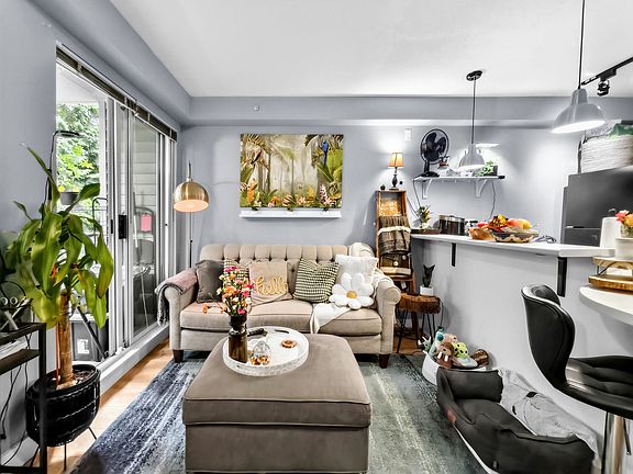 3rd image of 528 Rochester Ave #514