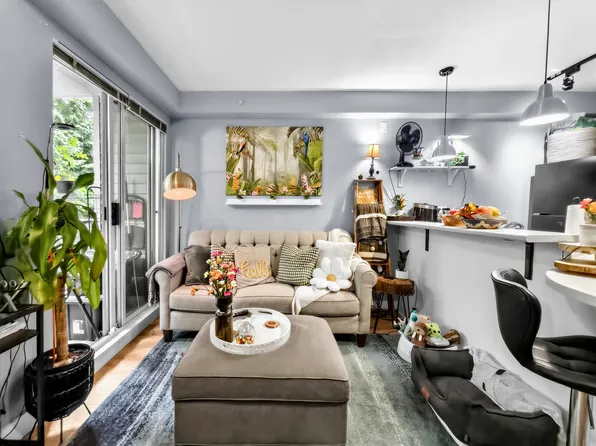 528 Rochester Ave #514, Coquitlam, BC V3K 7A5