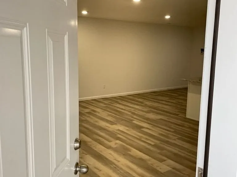433 James Dr — Photo 1