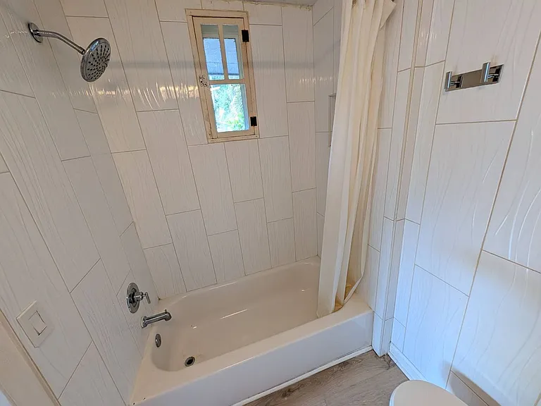 2562 Loma Linda St #R — Photo 15