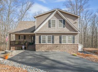 226 Upper Independence Dr, Lackawaxen, PA 18435