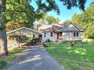 758 Lakeview Dr, Dobson, NC 27017