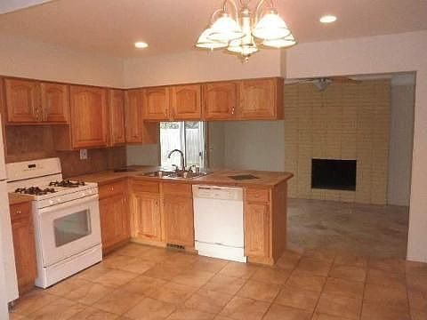 4th image of 33094 McCoy Dr