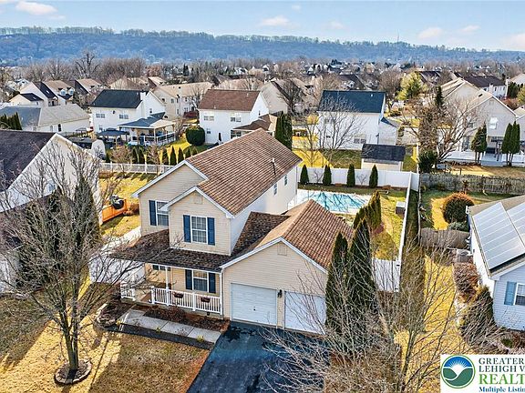 5th image of 275 Crown Dr