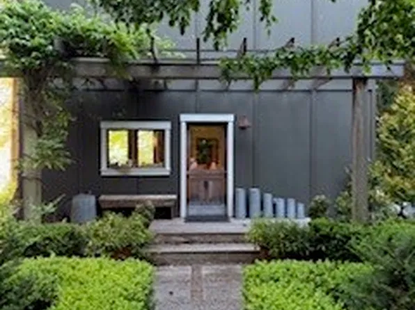 9964 NE Lafayette Avenue, Bainbridge Island, WA 98110