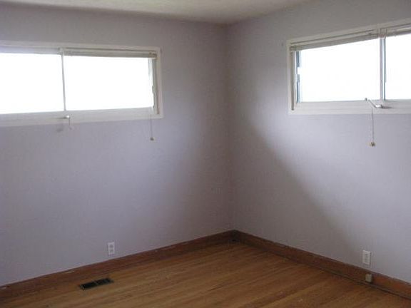 5th image of 105 Sylvan Dr