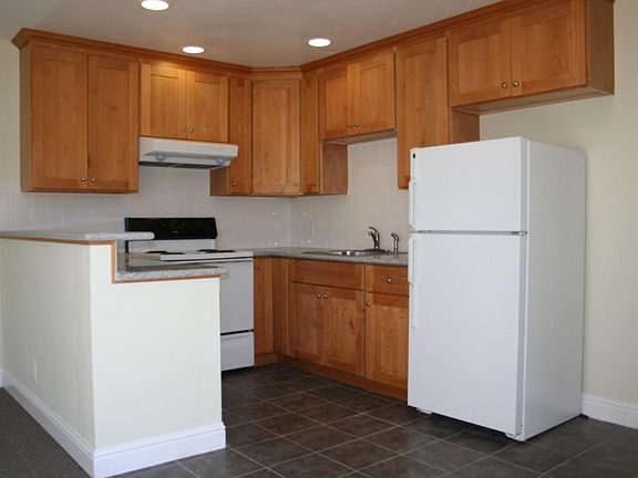 3rd image of 1520 S Claremont St #G