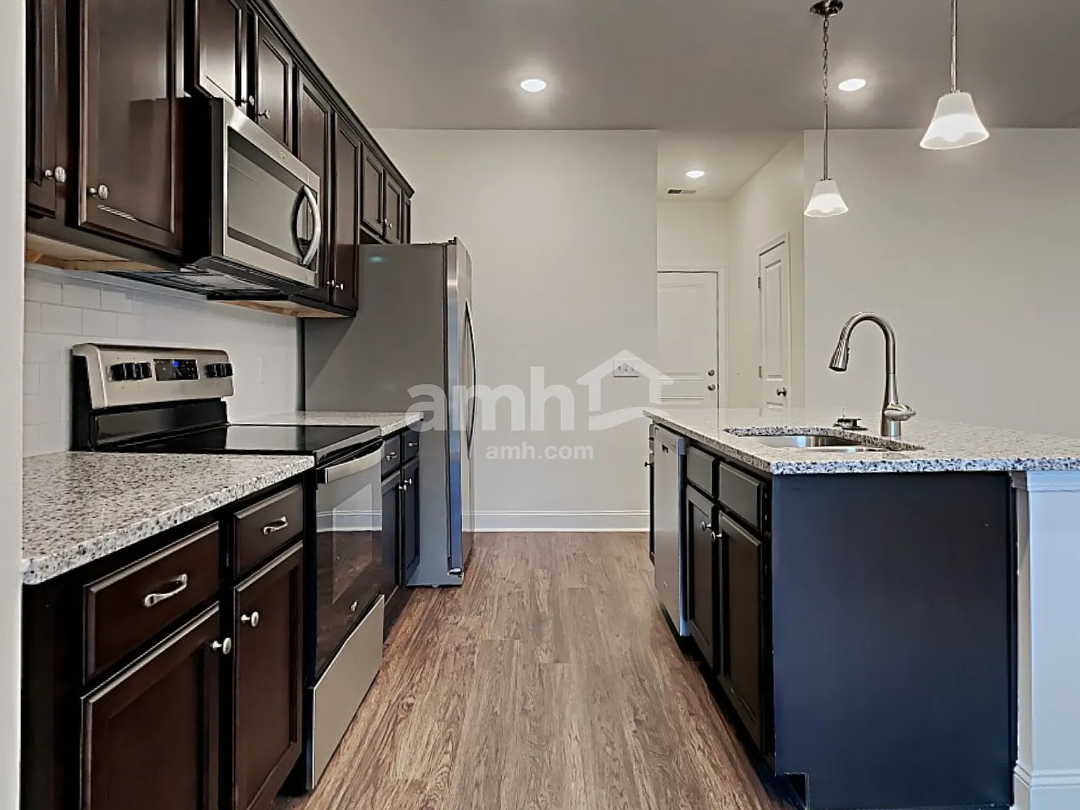 4 bed, 2.5 bath, 1888 sqft, $3,185 — Photo 3