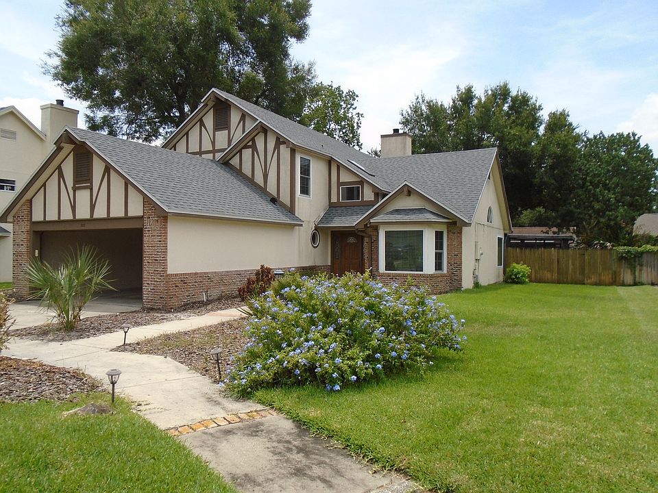1st image of 307 Bent Way Ln