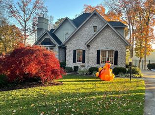 6706 Waterfront Dr, Hickory, NC 28601