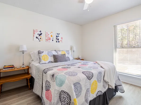 131 Audubon St, Dauphin Island, AL 36528