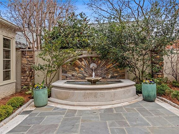 3rd image of 8 Graylyn Place Ct