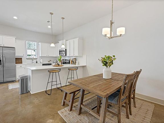 4th image of 33455 Buckshot Ln #104