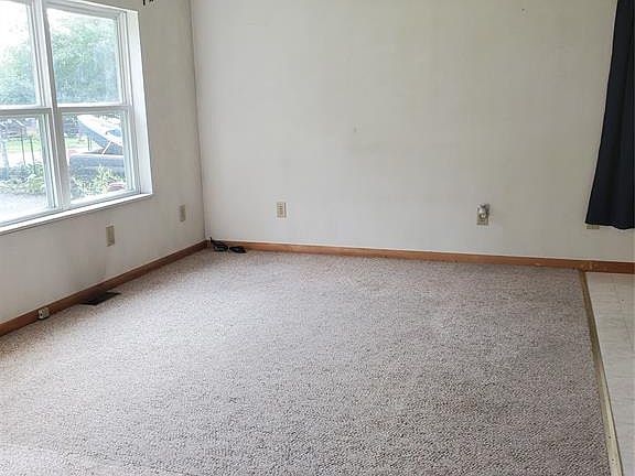 3rd image of 5 White St