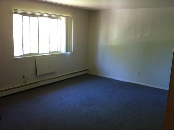 5th image of 105 Lincoln Ave