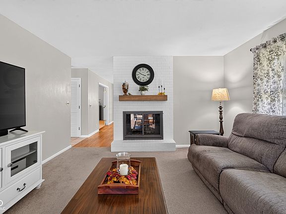 4th image of 2112 E Memory Ln