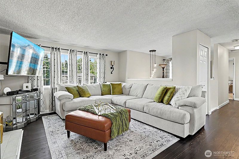4th image of 6721 20th Street NE