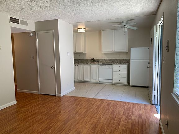 3rd image of 1619 G St APT 7