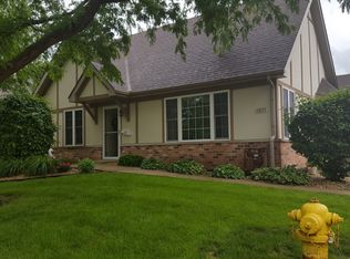 1871 Willow Circle Dr, Crest Hill, IL 60403