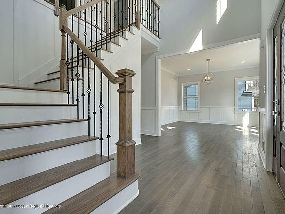 2nd image of 562 Brookside Dr