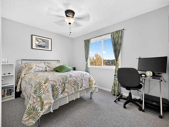 5th image of 121 E Everhollow Hts SW