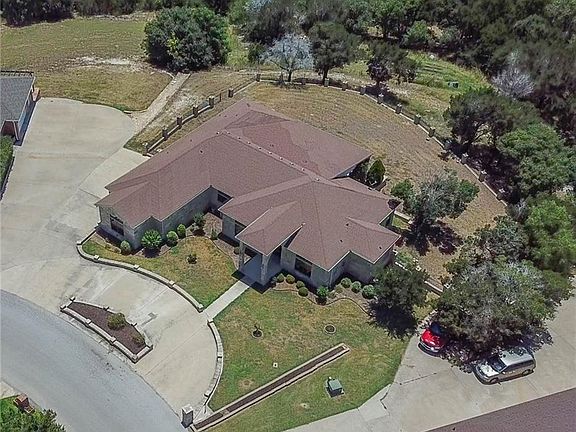 3rd image of 109 Wood Creek Dr