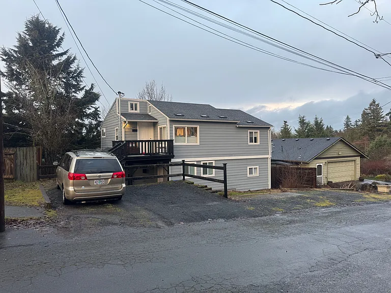 639 Roosevelt St — Photo 16