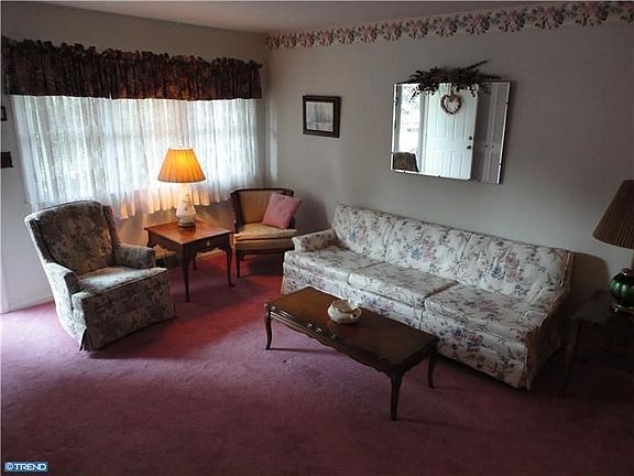 4th image of 1025 Wagoner Dr