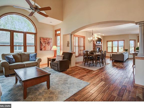 3rd image of 931 Parkview Ln