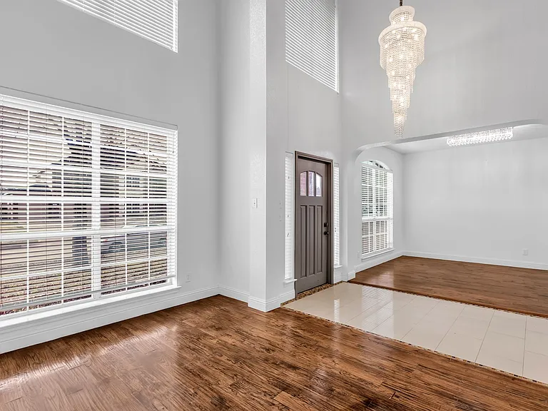 3010 Lena Dr — Photo 9