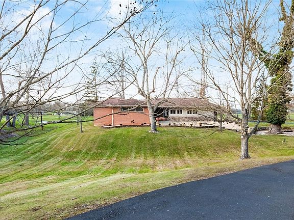 4th image of 2835 West Dr