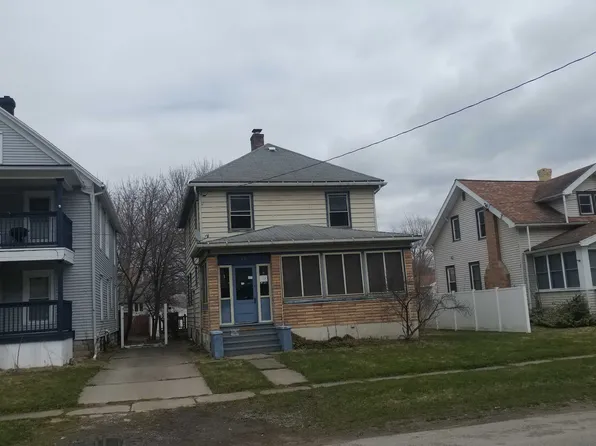 20 Parkway St, Silver Creek, NY 14136