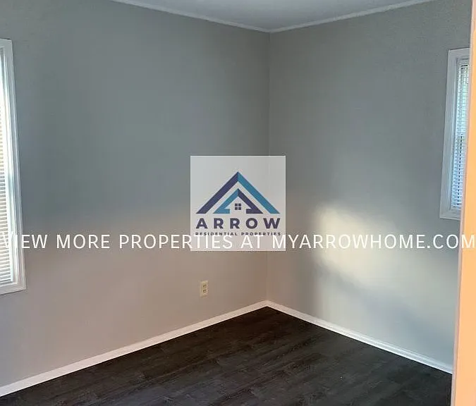 10309 Ross Cir — Photo 8