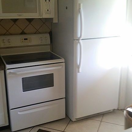 5th image of 4025 N Federal Hwy APT 115C