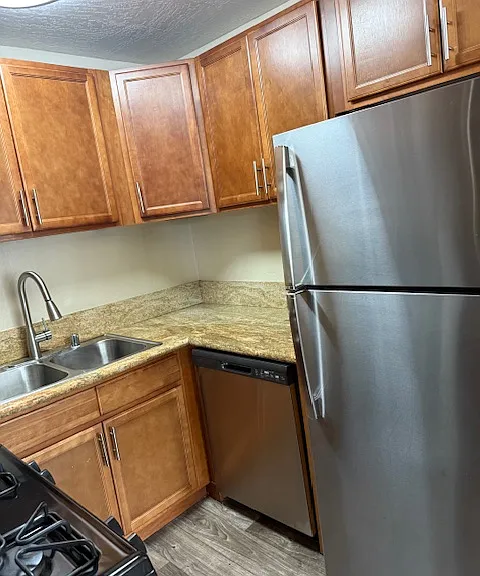 Capitol Ave Apartments — Photo 12
