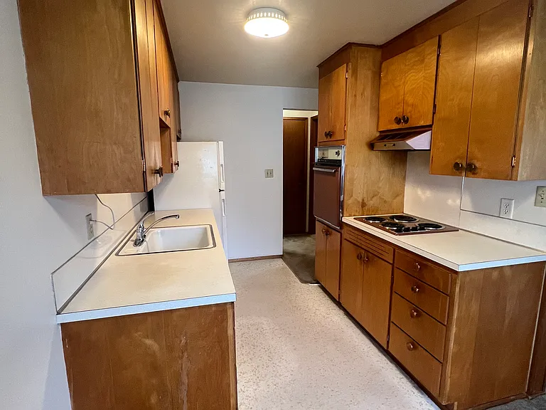 78 Williams Ave S #B — Photo 1