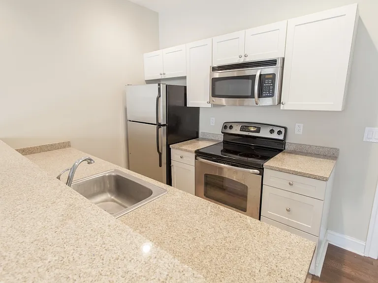 2130 Arch Street — Photo 16