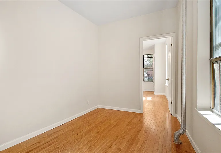 195 Driggs Ave #5B — Photo 4