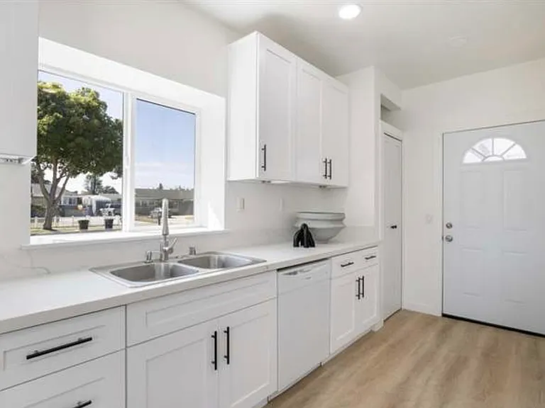 2535 Balfour Ave #A — Photo 3