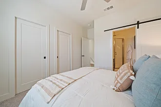 Lat Twenty7 Townhomes — Photo 51