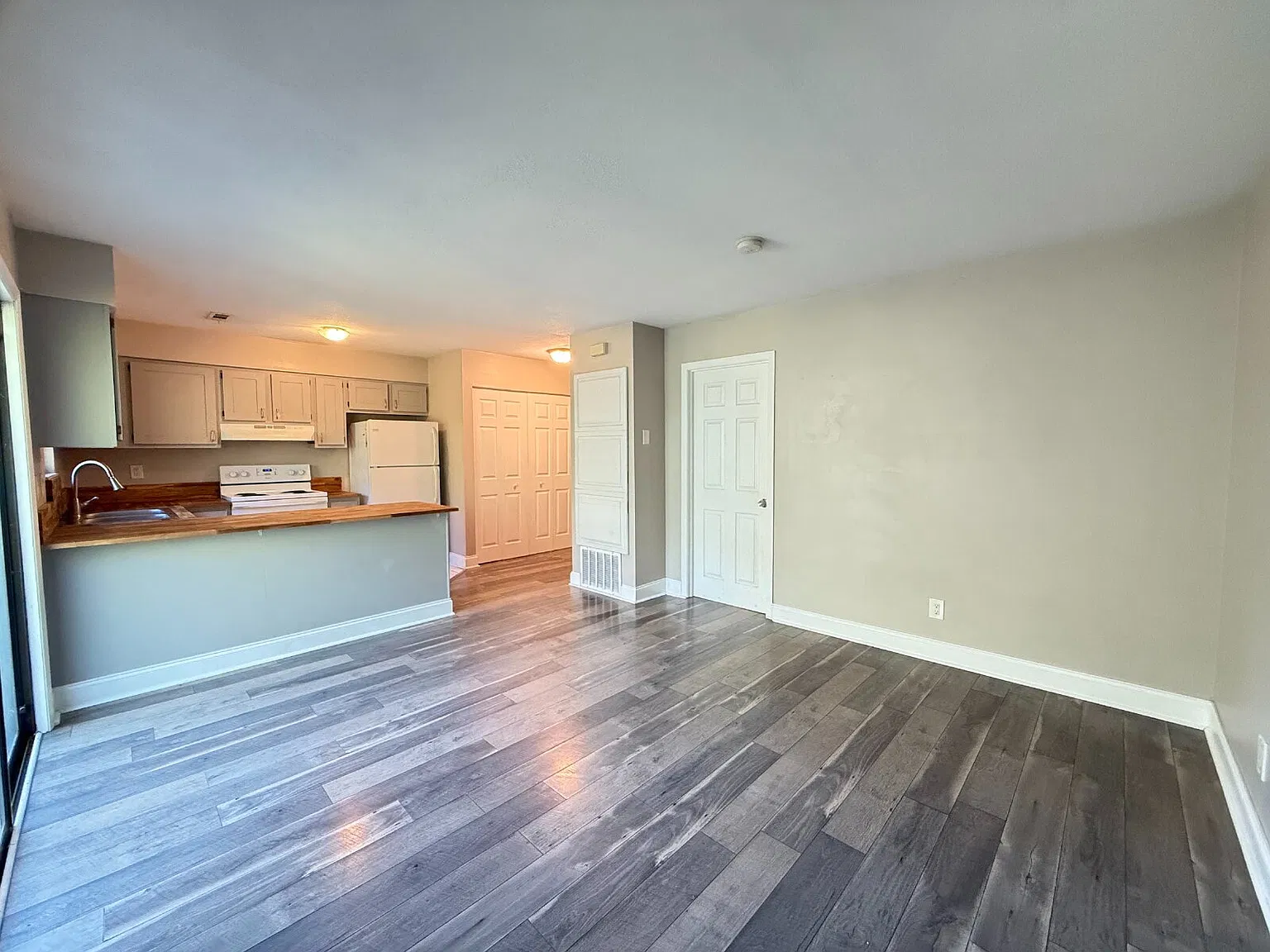 1 bed, 1.0 bath, $1,100 — Photo 3