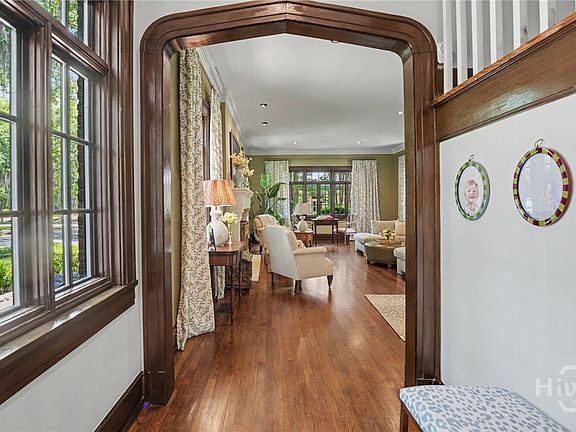 17th image of 27 E 49th Street