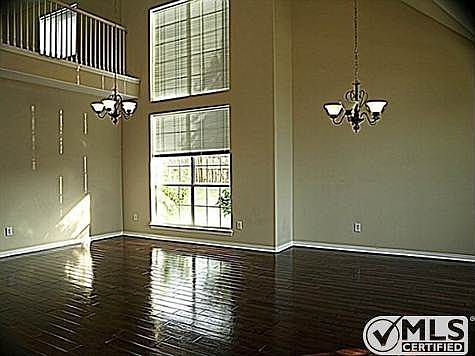 4th image of 2014 Hillshire Dr