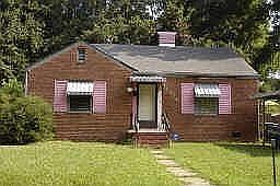 Cute bungalow located in NoDa!!!